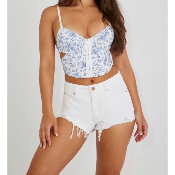 ♡GARAGE White Festival Shorts - Picture 2 of 4